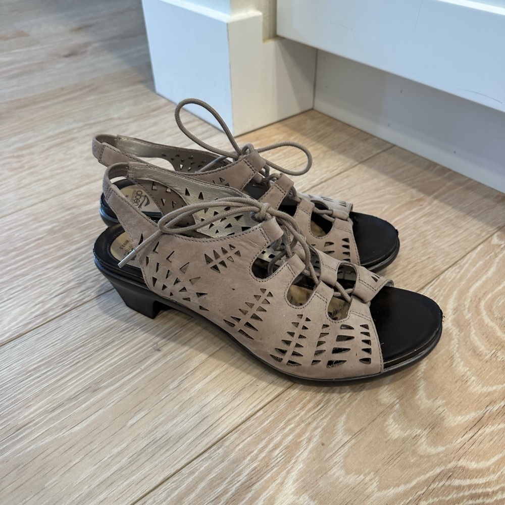 Abeo sandals gladiator on heels size 9.5